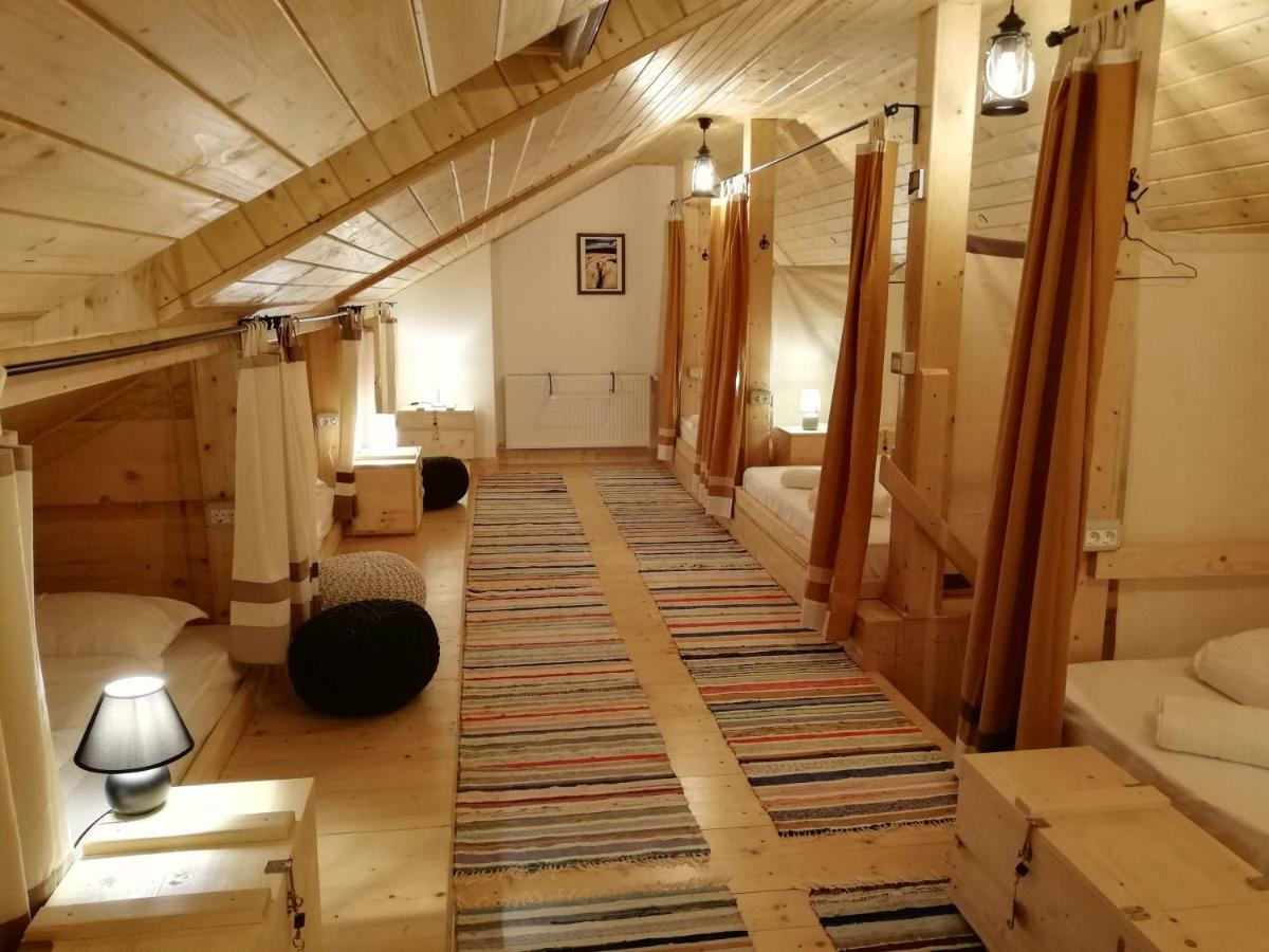 Zozo Hostel Brașov Exterior foto