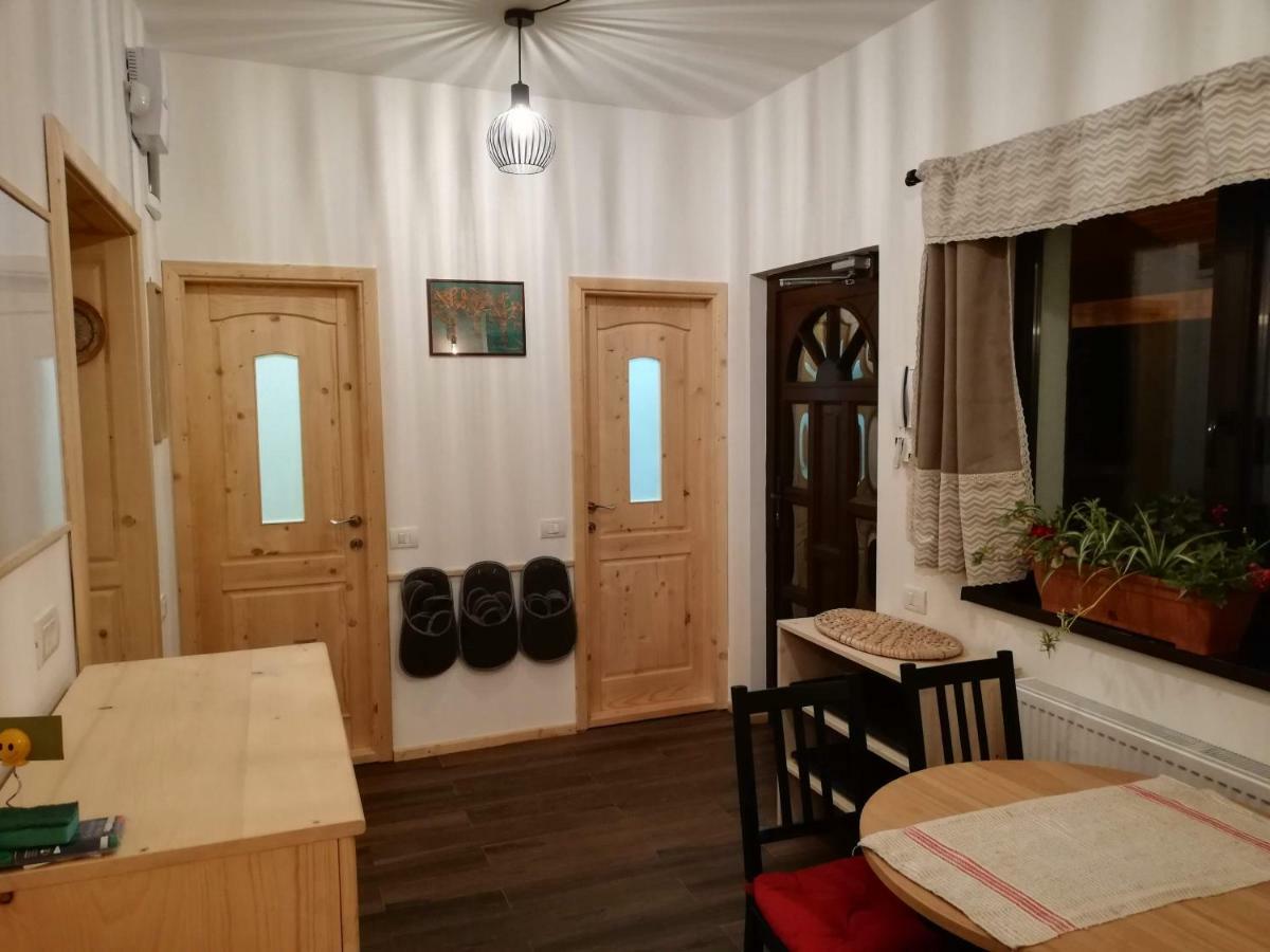 Zozo Hostel Brașov Exterior foto