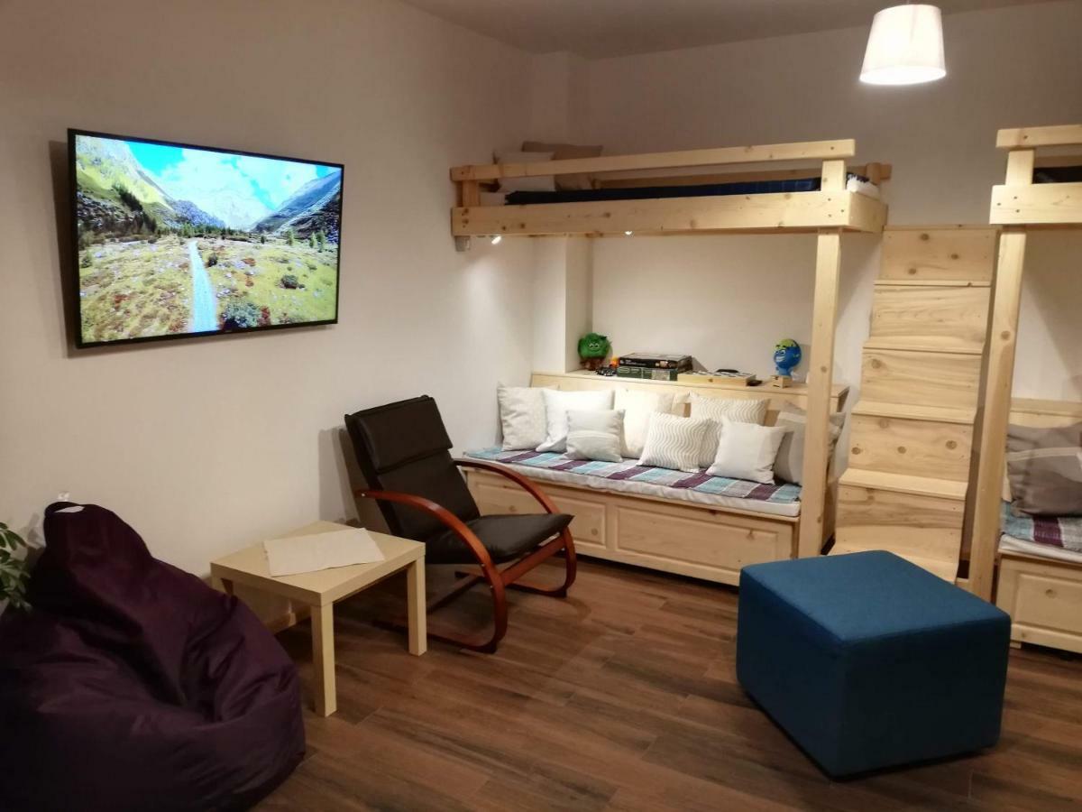 Zozo Hostel Brașov Exterior foto