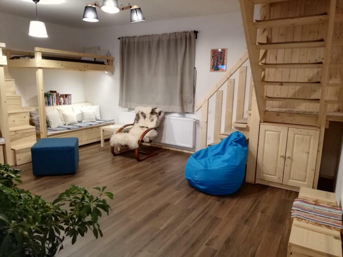 Zozo Hostel Brașov Exterior foto